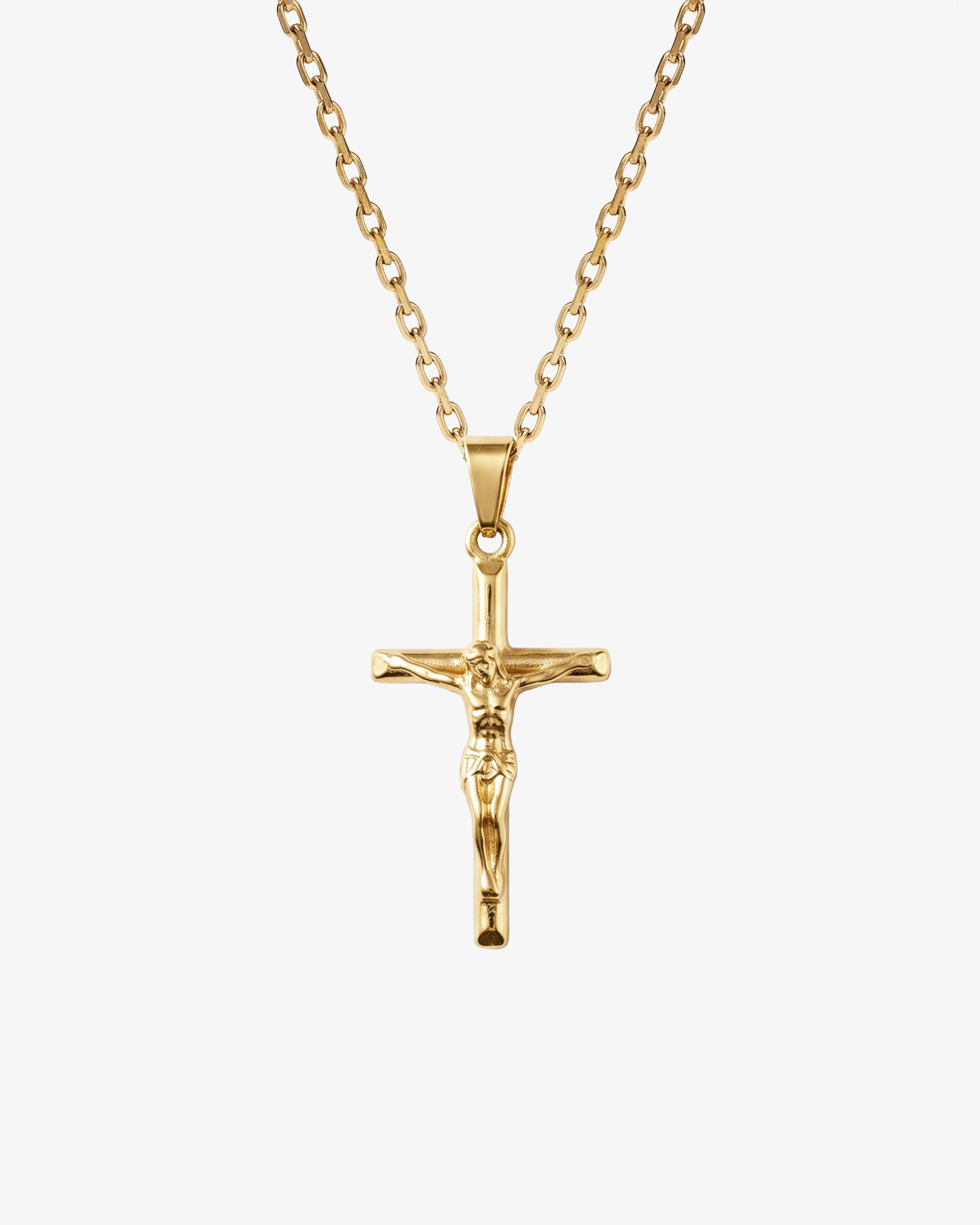Collar de oro con crucifijo y cadena sobre fondo blanco